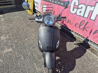 GTS  toscana pure snorscooter picture 6