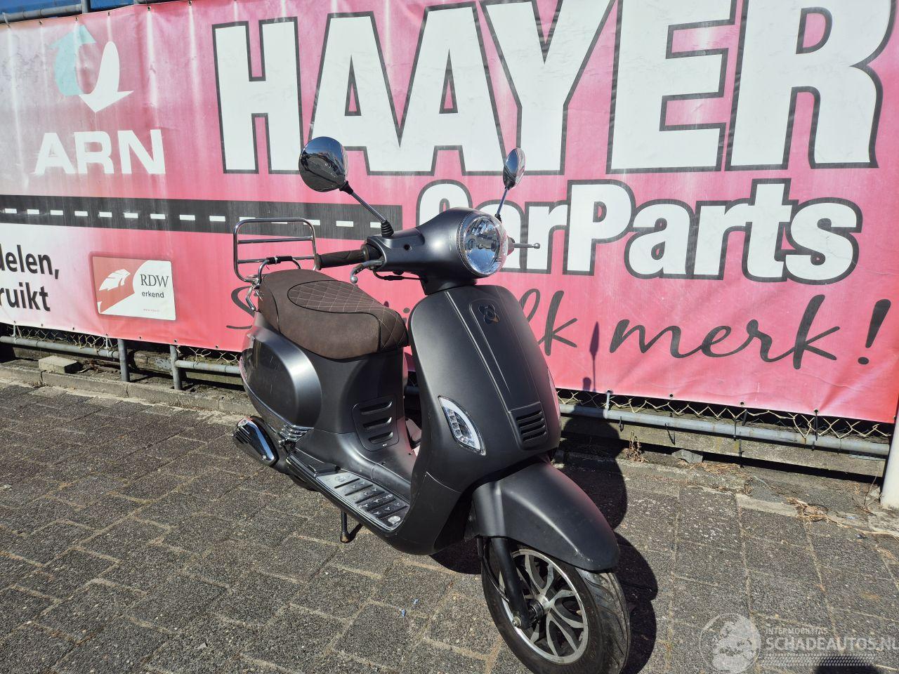 GTS  toscana pure snorscooter