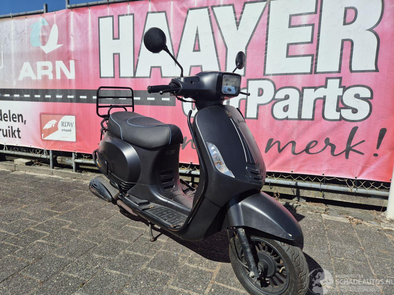 La Souris  sourini s bromscooter