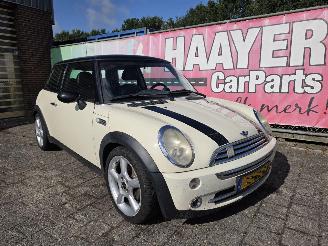 krockskadad bil auto Mini Cooper 1.6 cooper chill 2005/6