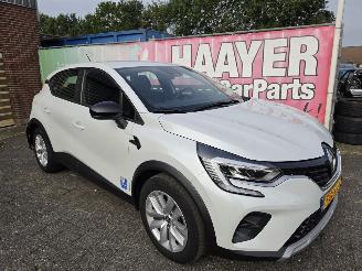 Unfallwagen Renault Captur 1.6e-Tech full hybrid 145 evolution 2023/7