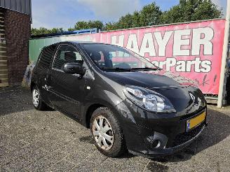 krockskadad bil auto Renault Twingo 1.2 16v collection 2011/4