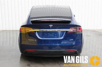krockskadad bil auto Tesla Model X  2017/8