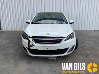 Salvage car Peugeot 308 308 (L3/L8/LB/LH/LP), Hatchback 5-drs, 2013 / 2021 1.2 12V e-THP PureTech 130 2014