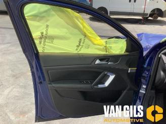 Peugeot 308 308 (L3/L8/LB/LH/LP), Hatchback 5-drs, 2013 / 2021 1.2 12V e-THP PureTech 130 picture 16