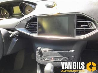 Peugeot 308 308 (L3/L8/LB/LH/LP), Hatchback 5-drs, 2013 / 2021 1.2 12V e-THP PureTech 130 picture 10