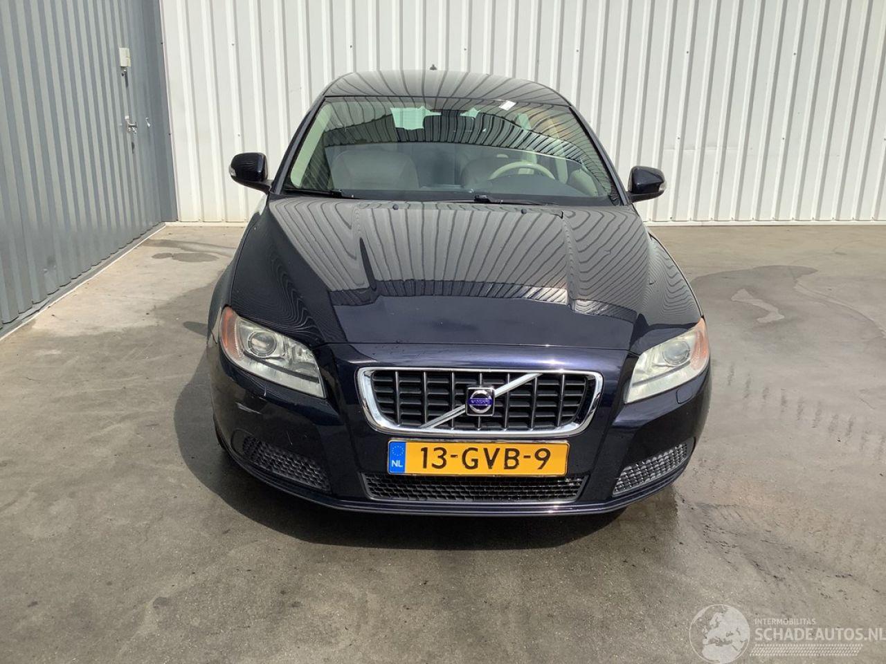 Volvo V-70 