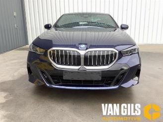 Salvage car BMW 5-serie 5 serie (G60), Sedan, 2023 530e 2.0 TwinPower Turbo 16V 2024/5