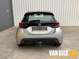 Voiture accidenté Toyota Yaris Yaris IV (P21/PA1/PH1), Hatchback, 2020 1.5 12V Hybrid 115 2021/12