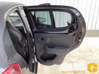 Peugeot 108 108, Hatchback, 2014 1.0 12V VVT-i picture 10