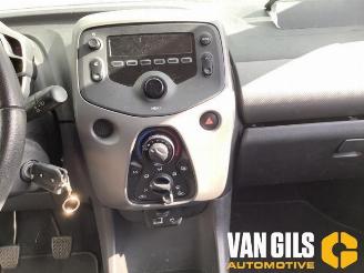 Peugeot 108 108, Hatchback, 2014 1.0 12V VVT-i picture 18