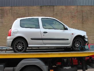 Renault Clio 2.0 16v rs picture 6