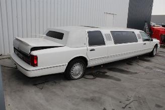 Lincoln Town Car Limousine picture 4