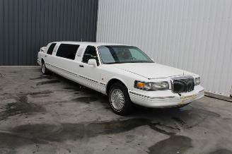 Lincoln Town Car Limousine picture 3
