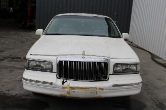 Lincoln Town Car Limousine picture 2