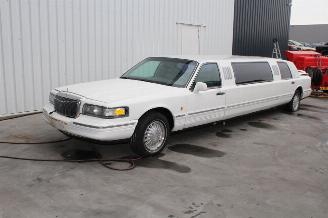 Lincoln Town Car Limousine picture 1
