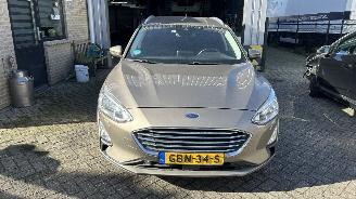 krockskadad bil auto Ford Focus 1.5 ECO Blue ST Line Business 2019/3