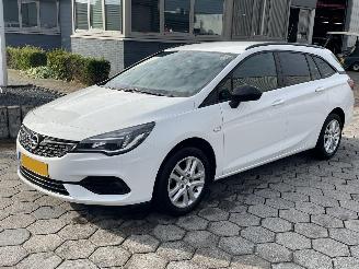 Schadeauto Opel Astra SPORTS TOURER 1.2 Edition 2021/8
