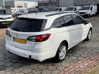 Opel Astra SPORTS TOURER 1.2 Edition picture 4