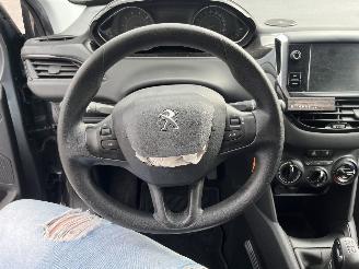 Peugeot 208 1.2 PureTech Style Pack picture 17