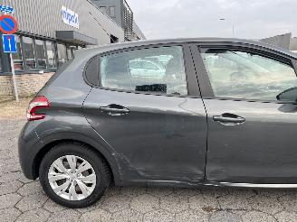 Peugeot 208 1.2 PureTech Style Pack picture 8