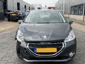 Peugeot 208 1.2 PureTech Style Pack picture 2