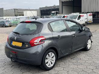 Peugeot 208 1.2 PureTech Style Pack picture 4