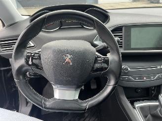 Peugeot 308 SW 1.2 PureTech Blue Lease Executive picture 19