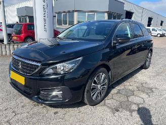 škoda osobní automobily Peugeot 308 SW 1.2 PureTech Blue Lease Allure 2021/7