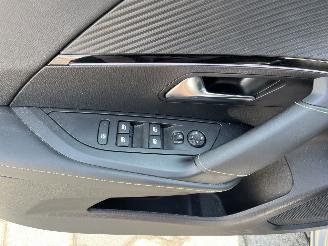 Peugeot e-2008 EV GT 54 kWh picture 16