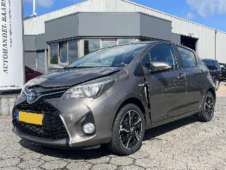 Damaged car Toyota Yaris 1.5 Hybrid Trend 2016/10