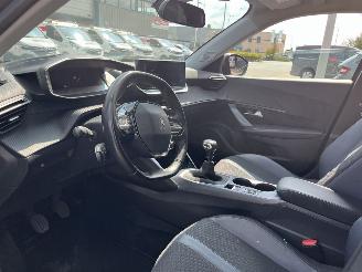 Peugeot 2008 1.2 PureTech Blue Lease Allure picture 11