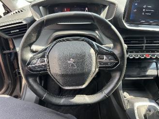 Peugeot 2008 1.2 PureTech Blue Lease Allure picture 14