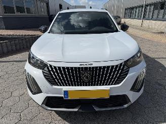 Peugeot 2008 1.2 PureTech 100 Allure picture 2