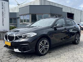 Voiture accidenté BMW 1-serie 116i SPORT AUTOM PANO 2023/9