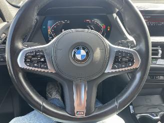BMW 1-serie 118i High Executive picture 17