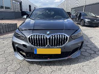 BMW 1-serie 118i High Executive picture 2