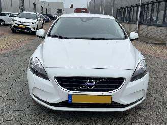 Volvo V-40 2.0 D4 Kinetic picture 2