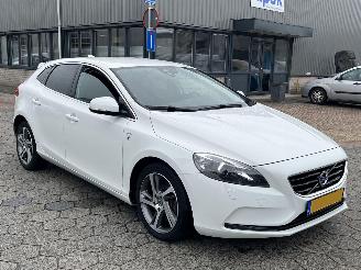 Volvo V-40 2.0 D4 Kinetic picture 3