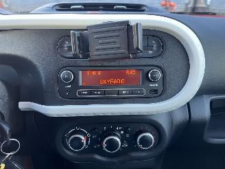 Renault Twingo 1.0 SCe Collection picture 19