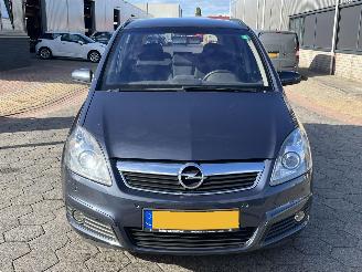 Opel Zafira 1.8 Temptation picture 2