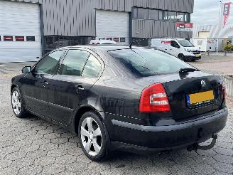 Skoda Octavia 2.0 FSI Elegance picture 6