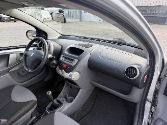 Peugeot 107 1.0-12V XR picture 16