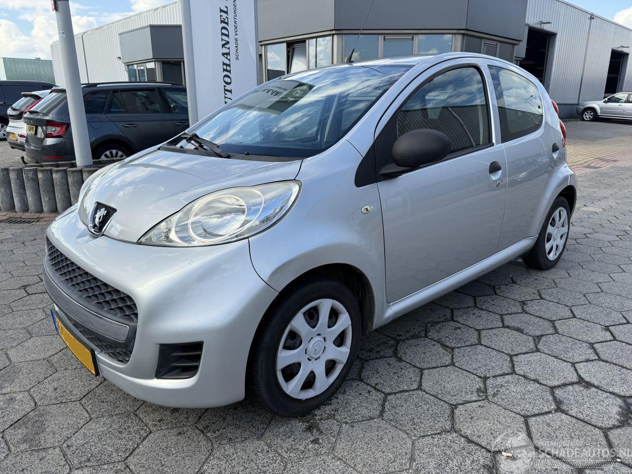 Peugeot 107 1.0-12V XR
