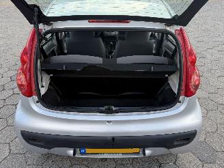 Peugeot 107 1.0-12V XR picture 13
