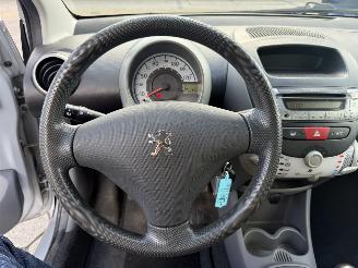 Peugeot 107 1.0-12V XR picture 18