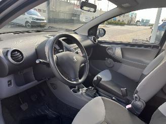 Peugeot 107 1.0-12V XR picture 14
