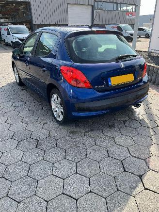 Peugeot 207 1.6 VTi XS picture 4
