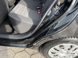 Toyota Yaris 1.0 VVT-i Style picture 11
