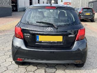 Toyota Yaris 1.0 VVT-i Style picture 2